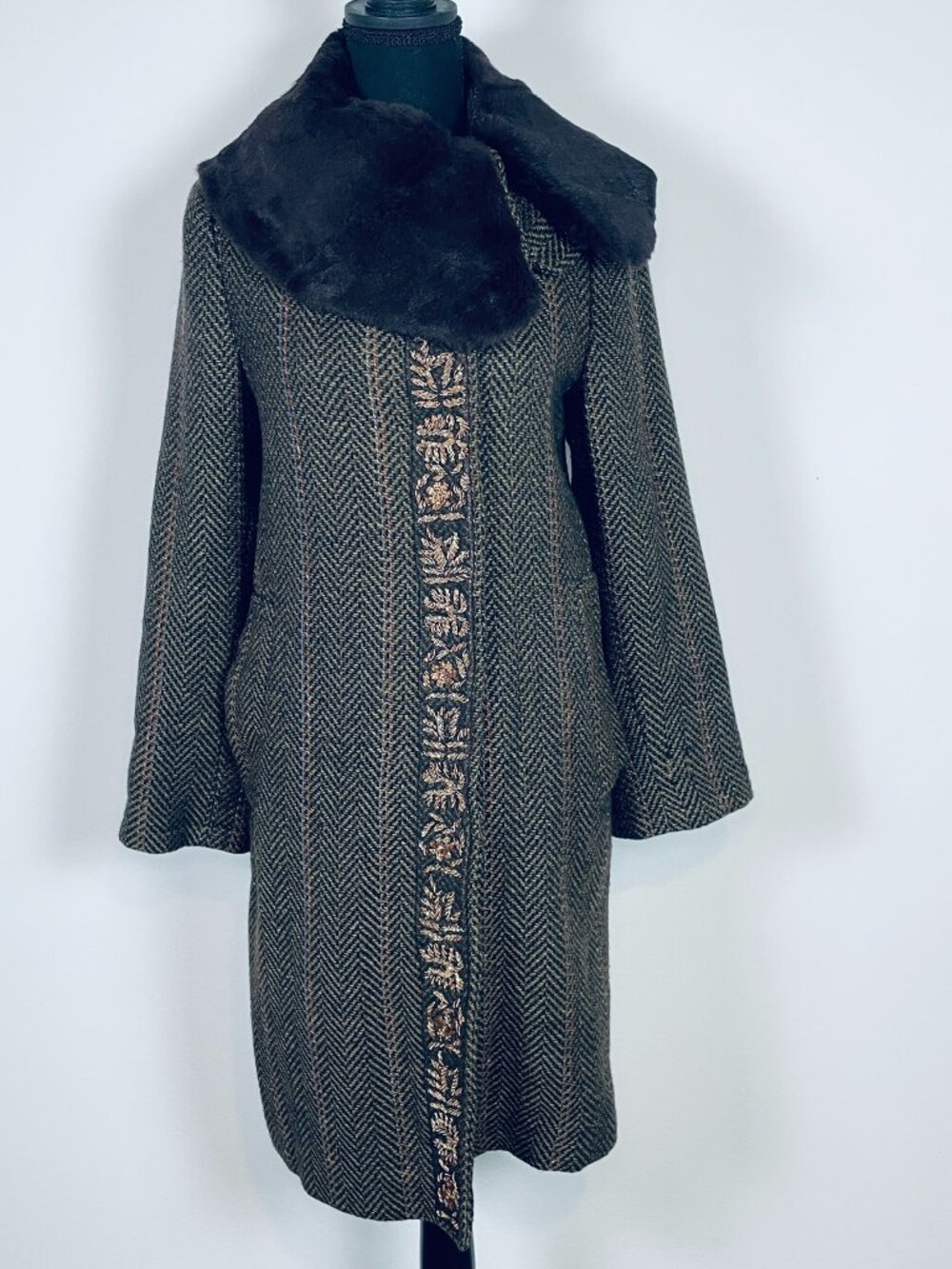 ANTIK BATIK 100% Wool Tweed Coat with Fur Collar & Embroidered Trim Size S